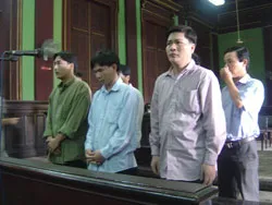 Vào tù vì “uống” xăng dầu