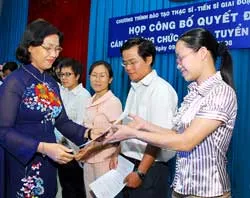 Đào tạo thạc sĩ, tiến sĩ 129 cán bộ 30-35 tuổi