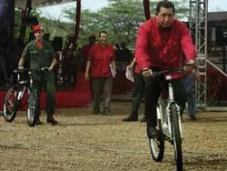 Ông Chavez cưỡi xe đạp ủng hộ Iran