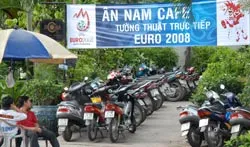 Hàng ăn, cà phê “ăn theo” Euro