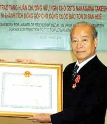 Giáo sư-tiến sĩ Nakagawa Takeshi nhận Huân chương Hữu nghị