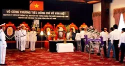 Hàng trăm đoàn đại biểu đến viếng cố Thủ tướng Võ Văn Kiệt