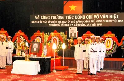 Lễ tang đồng chí Võ Văn Kiệt. Ảnh: THÁI BẰNG