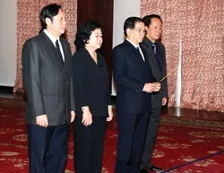 Đông đảo các tầng lớp nhân dân, cán bộ dự lễ viếng nguyên Thủ tướng Võ Văn Kiệt ảnh 2