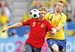 Euro 208: Tây Ban Nha – Thụy Điển 2-1; Hy  Lạp – Nga 0-1
