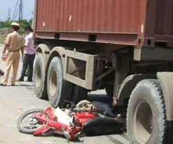 Xe container tông xe gắn máy, hai người chết