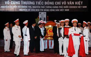 Trầm hùng Hồn tử sĩ tiễn đưa chú Sáu Dân ảnh 2