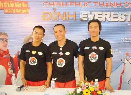 Từ trái sang: Bùi Văn Ngợi, Nguyễn Mậu Linh, Phan Thanh Nhiên.