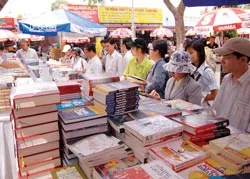 Đọc sách kiểu thời trang