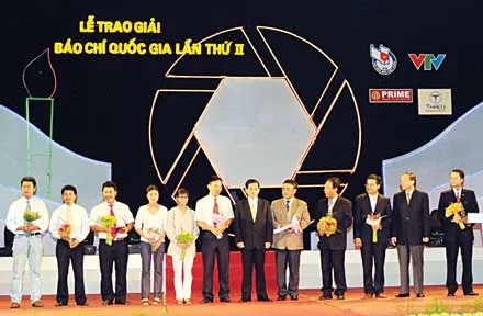 Chủ tịch nước Nguyễn Minh Triết đến dự và trao Giải Báo chí Quốc gia lần thứ 2