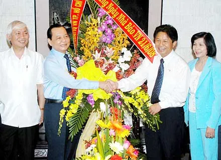 Giữ vững định hướng thông tin, tăng cường đào tạo cán bộ trẻ