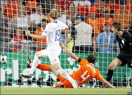 Euro 2008, trận tứ kết thứ ba: Bão tuyết Nga nhận chìm “Cơn lốc da cam”