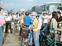Chợ tự phát - chính quyền bó tay?