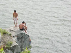 Hồ đá 621 - Lại báo động về sự nguy hiểm