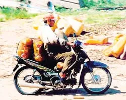 ĐBSCL: Hàng chục ngàn lít xăng dầu vẫn ngày đêm tràn qua biên giới