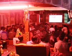 Lăn theo quả bóng Euro 2008: Đêm trắng cao nguyên ảnh 2