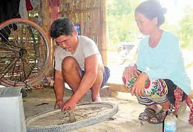 “Bà cai nghiện của bản”