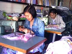 Buồn vui nữ công nhân giày da