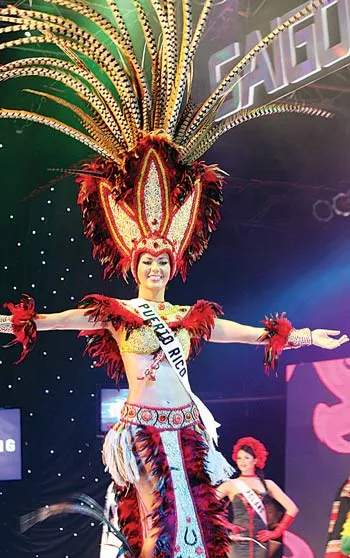 Hoa hậu Hoàn vũ 2008 trình diễn trang phục truyền thống: Lộng lẫy ảnh 4