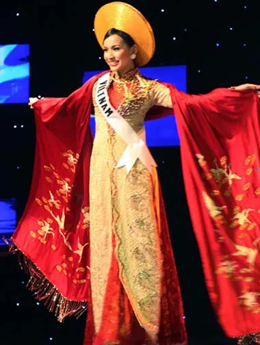 Hoa hậu Hoàn vũ 2008 trình diễn trang phục truyền thống: Lộng lẫy ảnh 2