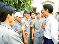 Vì sao có nhiều cuộc đình công trái pháp luật?