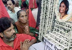 Cuộc đời bi kịch của một nữ tướng cướp - Bài 2: Cuộc đời được huyền thoại hóa