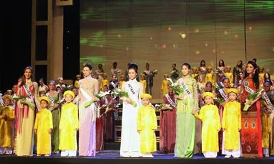 5 ứng cử viên giải Hoa hậu “Duyên dáng áo dài”. Ảnh: An Dung