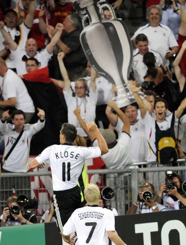 Đức - Thổ Nhĩ Kỳ 3-2: Cỗ xe tăng Đức... ""lết" vào chung kết ảnh 2