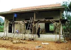 Lạc vào làng không Euro ảnh 4