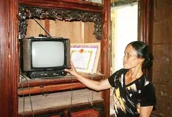 Lạc vào làng không Euro ảnh 3