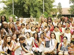 Các hoa hậu thăm Làng trẻ em SOS Hà Nội