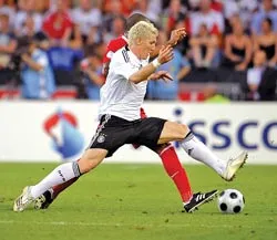 Joachim Loew “quay về với những điều cơ bản!” ảnh 2