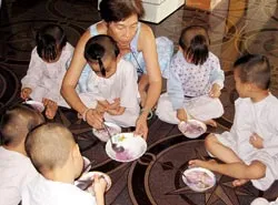 13 cảnh ngộ, 1 mái nhà…