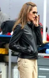 Đấu giá áo của Angelina Jolie