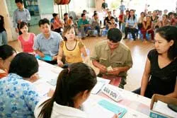 Tuyển sinh lớp 1 ở TPHCM: “Vượt tuyến” và những hy vọng mong manh