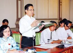 Khai mạc kỳ họp lần thứ 13, HĐND TP khóa VII: Ưu tiên kiềm chế lạm phát ảnh 2