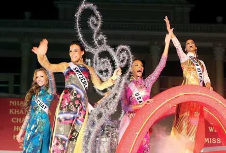 Thấy gì từ cuộc thi Hoa hậu Hoàn vũ 2008? ảnh 2