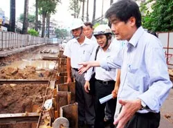 Thực hiện nếp sống văn minh đô thị, nhìn từ P.4, Q.11: Loay hoay đuổi - phạt - tái phạm!