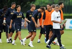 Khi Mourinho áp đặt hệ thống 4-3-3 ở San Siro