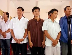 Vụ lập hồ sơ 114 mộ khống tại quận 2: Bị cáo chủ mưu lãnh 8 năm tù