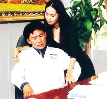 Hai diễn viên trong ảnh này tên gì, tham gia tác phẩm nào, của biên kịch, đạo diễn nào?