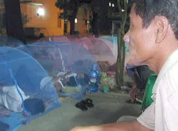 Nhà nghèo đi nằm viện: Trong – đau, ngoài – khổ!