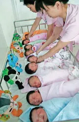 Đua nhau sinh con, đua nhau kết hôn