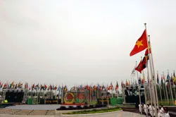 Cờ Việt Nam đã chính thức tung bay tại làng Olympic