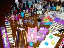 Sơn móng tay giá rẻ - Coi chừng rước bệnh!