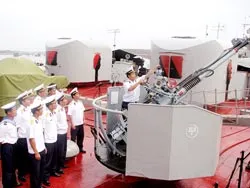 Cứu phi công Mỹ giữa đại dương