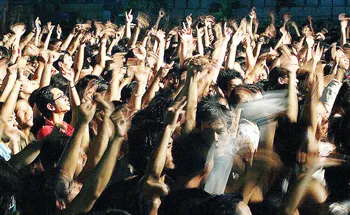 Chất lượng nghệ thuật liệu có tương xứng với sự nồng nhiệt của khán giả? Ảnh: AN DUNG