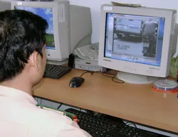 TPHCM ghi hình, phát hiện 140 ô tô vi phạm