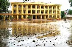 Học sinh vùng lũ lo ngày khai trường !