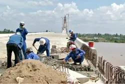 Cầu Rạch Miễu trước giờ hợp long: Xứ dừa nôn nao